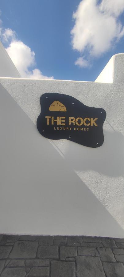 The Rock Luxury Homes Месарія Екстер'єр фото